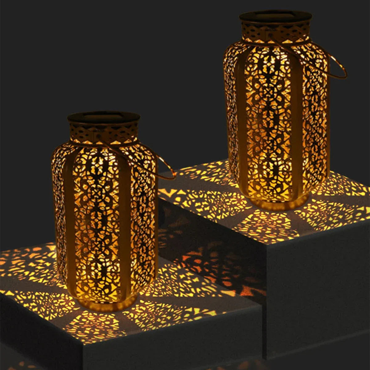 Lanterne solaire décorative en fer couleur cuivre motif oriental pour jardin terrasse balcon autonomie 8–10 h | Koossa