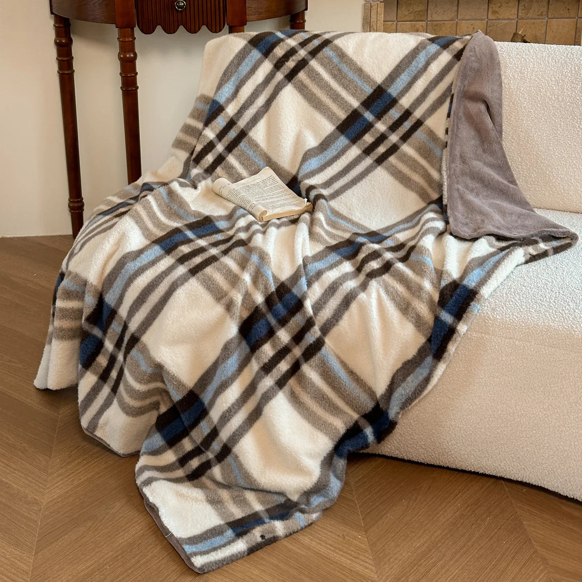 Plush Throw Blanket Plaid Wearable with Pockets Soft Fleece for Couch Bed Travel Fall Winter Home Decor | Lonoma