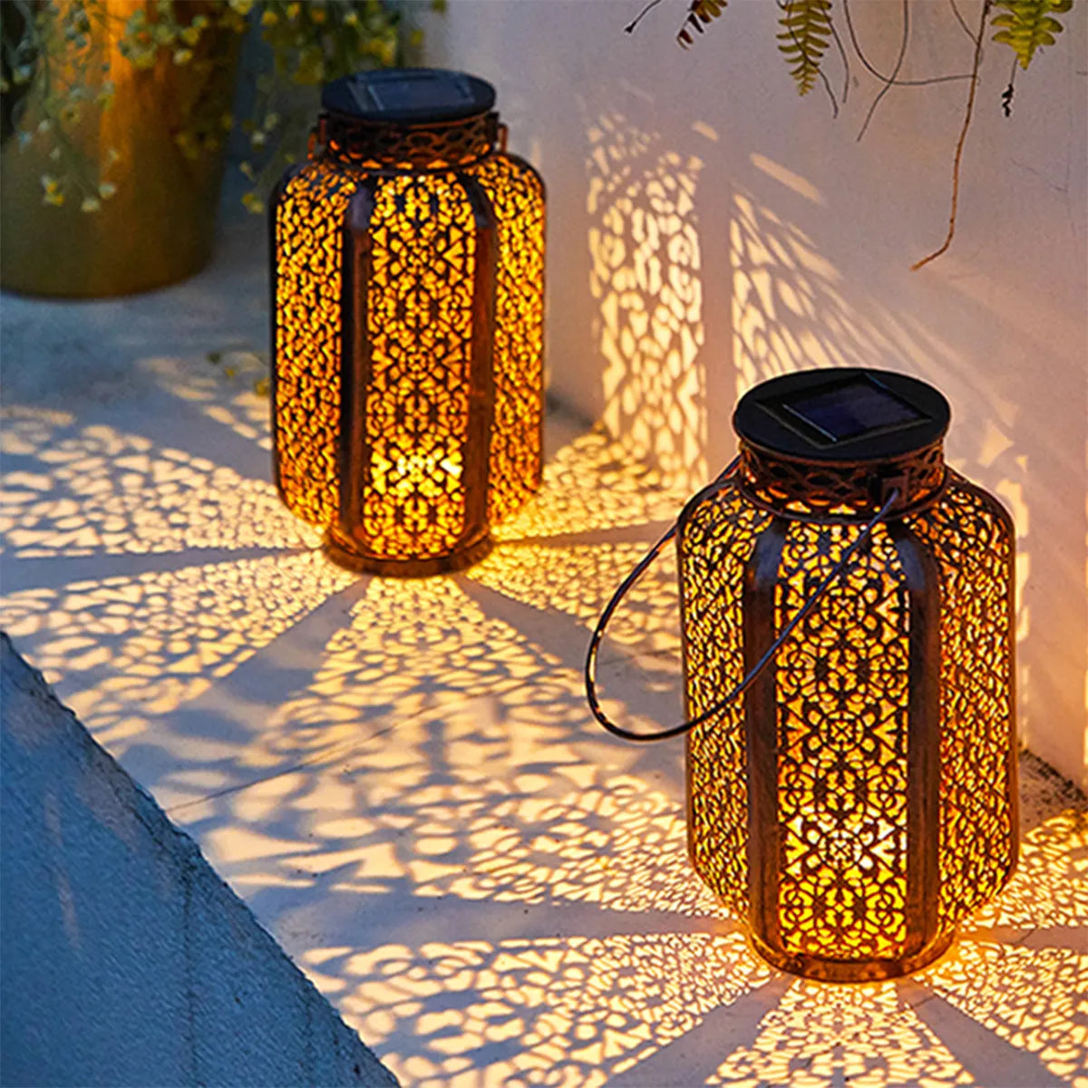 Lanterne solaire décorative en fer couleur cuivre motif oriental pour jardin terrasse balcon autonomie 8–10 h | Koossa