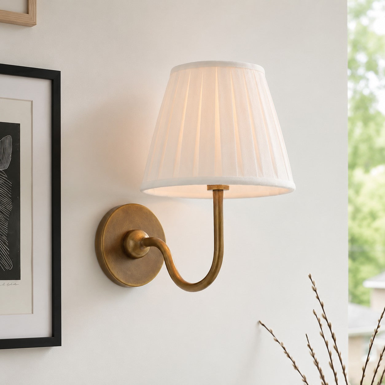 Applique murale élégante à abat-jour plissé en tissu – Éclairage classique et raffiné pour chambre et salon | Koossa