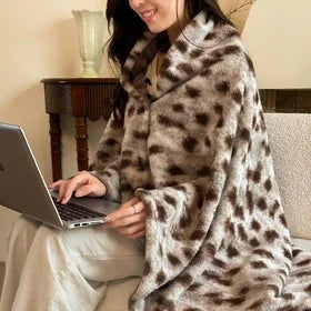 Plush Throw Blanket Plaid Wearable with Pockets Soft Fleece for Couch Bed Travel Fall Winter Home Decor | Lonoma