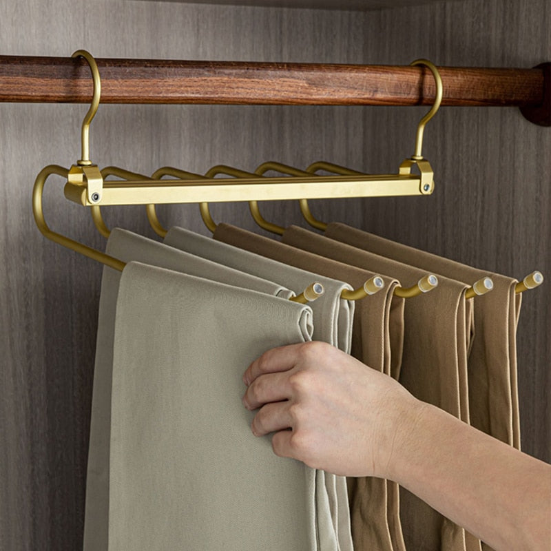 Cintre porte-pantalons pivotant en aluminium doré pour 6 pantalons avec barres antidérapantes gain de place | Koossa
