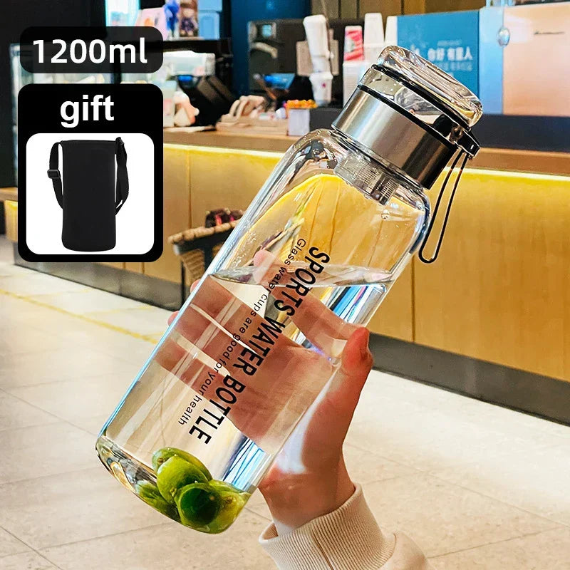 Carafe transparente 2 litres pour eau jus et lait – Contenant polyvalent avec couvercle étanche cuisine | Koossa