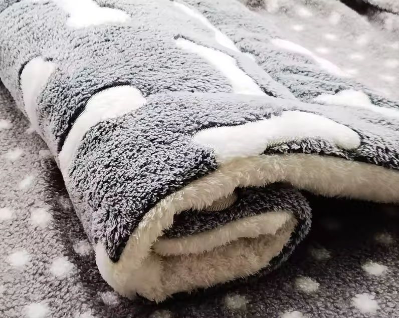Pet Blanket Fleece Soft Washable XS–XXL Dog Cat Mat Bed Sofa Protector Light Grey Grey Blue Brown Navy Pink Rose Gold | Koossa