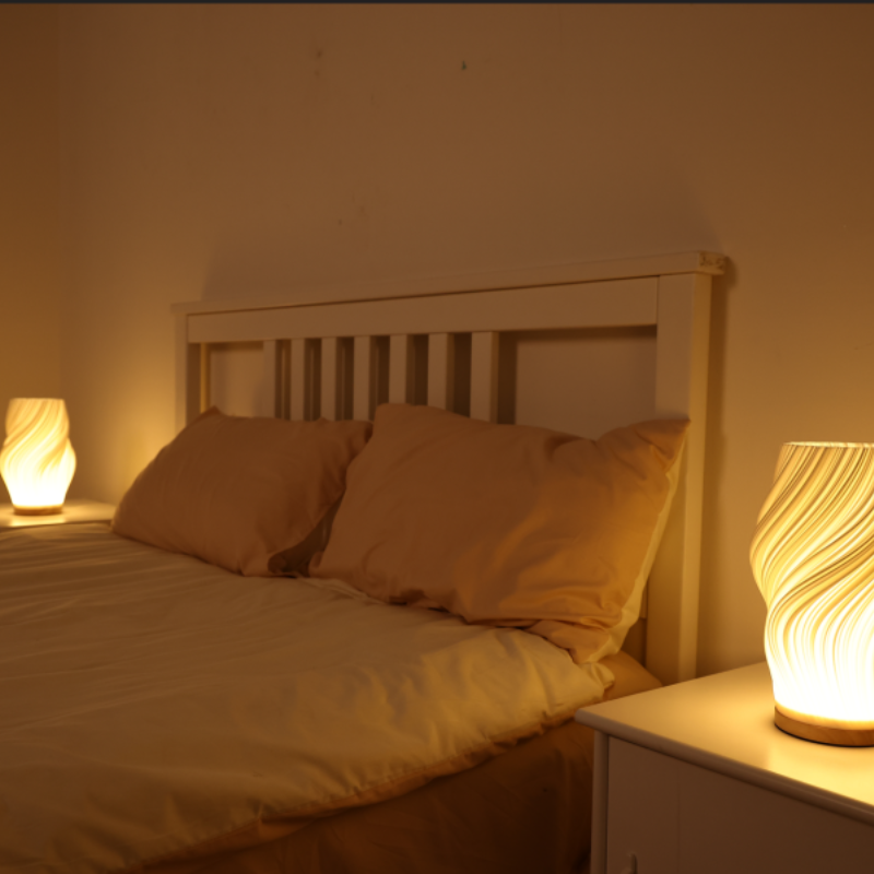 Lampe à poser en verre ondulé et fer dimmable E14 LED éclairage décoratif chambre salon design sculptural | Koossa