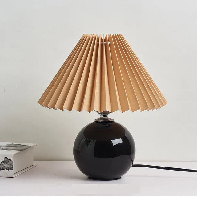 Lampe de chevet céramique abat-jour plissé E27 27 cm salon lumière tamisée ambiance rétro élégante design | Koossa