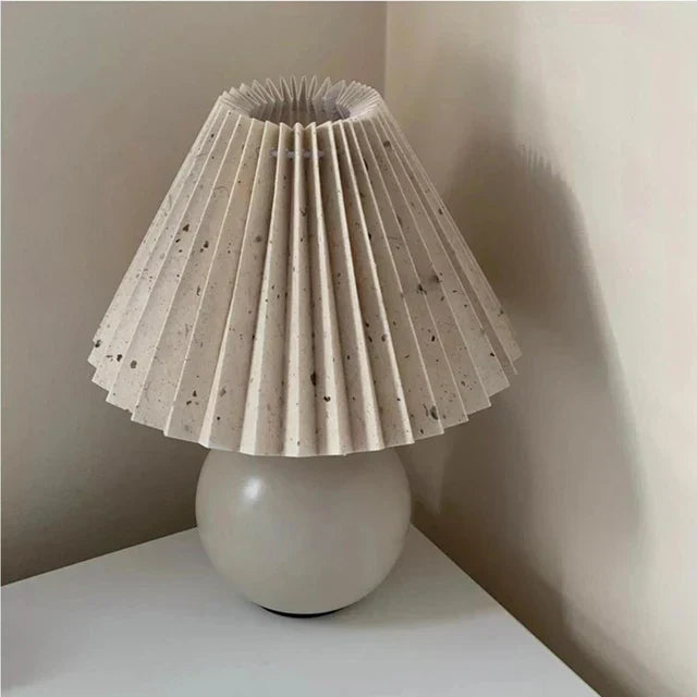Lampe de chevet céramique abat-jour plissé E27 27 cm salon lumière tamisée ambiance rétro élégante design | Koossa