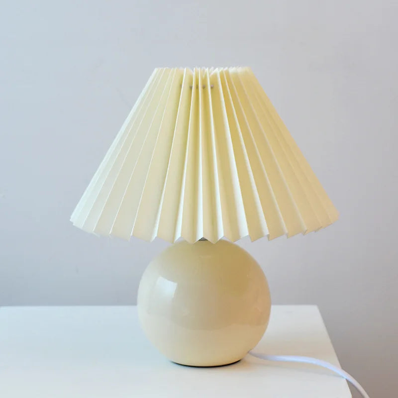 Lampe de chevet céramique abat-jour plissé E27 27 cm salon lumière tamisée ambiance rétro élégante design | Koossa