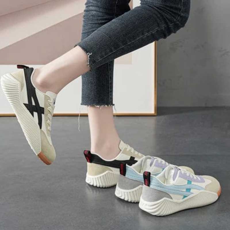 Women's Retro Chunky Trainers in Black and Blue – Sculpted Sole Lace-Up Sneakers for Everyday Comfort and Sporty Vintage Style | Koossa