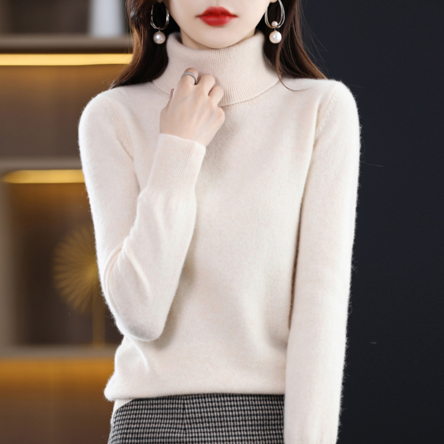 Women's Luxurious Rollneck Jumper — Classic Turtleneck Pullover for Autumn & Winter | Koossa