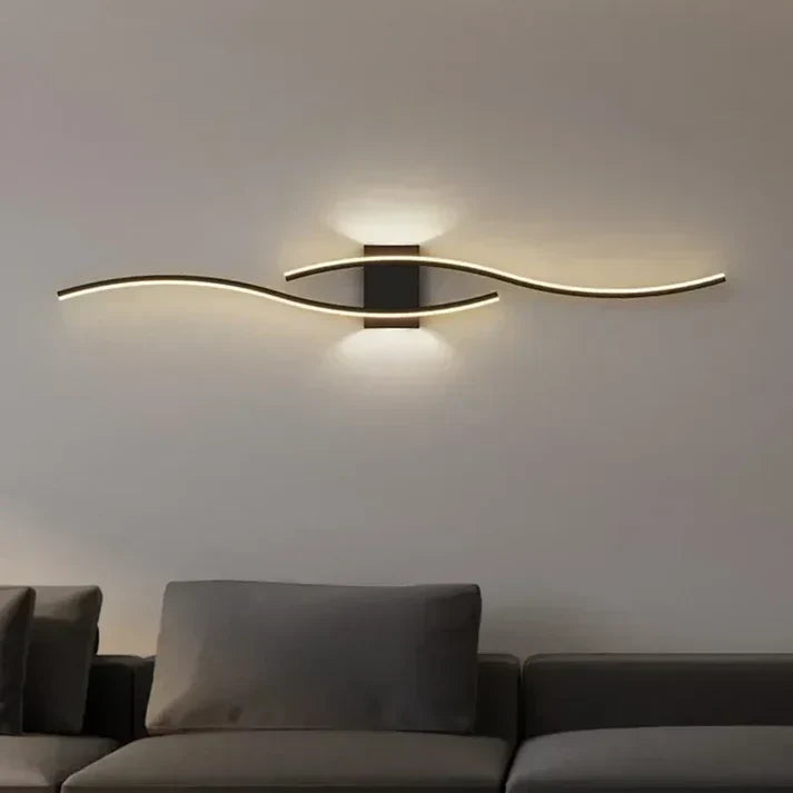 Curved LED Wall Sconce with Flowing Design – Warm White Light for Bedroom, Living Room, Hallway – Modern Metal Fixture | Lonoma