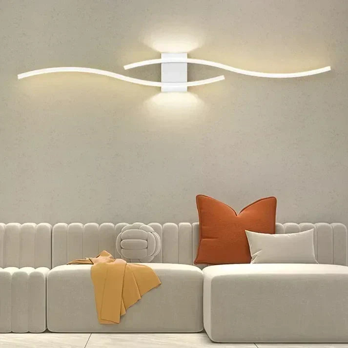 Curved LED Wall Sconce with Flowing Design – Warm White Light for Bedroom, Living Room, Hallway – Modern Metal Fixture | Lonoma