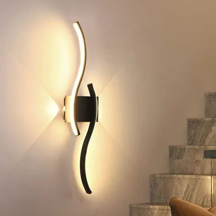 Curved LED Wall Sconce with Flowing Design – Warm White Light for Bedroom, Living Room, Hallway – Modern Metal Fixture | Lonoma