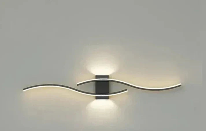 Curved LED Wall Sconce with Flowing Design – Warm White Light for Bedroom, Living Room, Hallway – Modern Metal Fixture | Lonoma