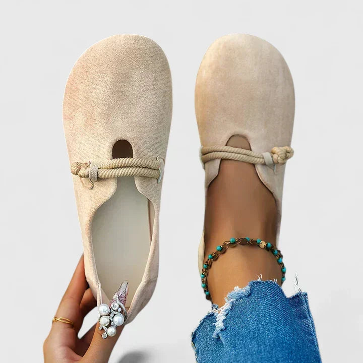 Supportive Lace-Up Leather Loafers in Beige and Black for All-Day Comfort and Refined Style | Koossa