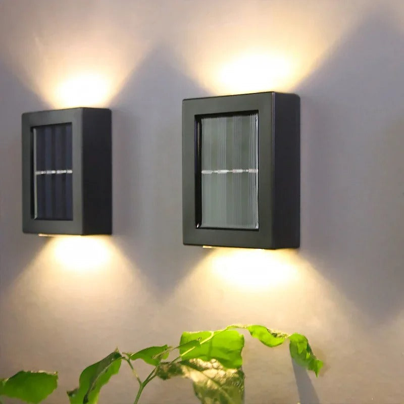 Applique solaire LED extérieure design minimaliste blanc chaud éclairage jardin terrasse balcon automatique durable | Koossa