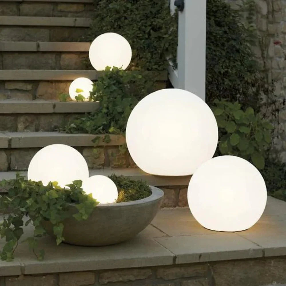 Sphère lumineuse LED rechargeable étanche multicolore ambiance pour jardin terrasse et intérieur moderne | Koossa